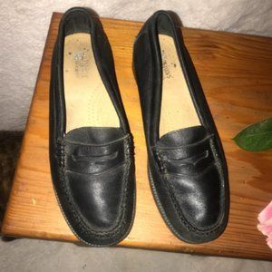 LeeJun used black size six loafers for women